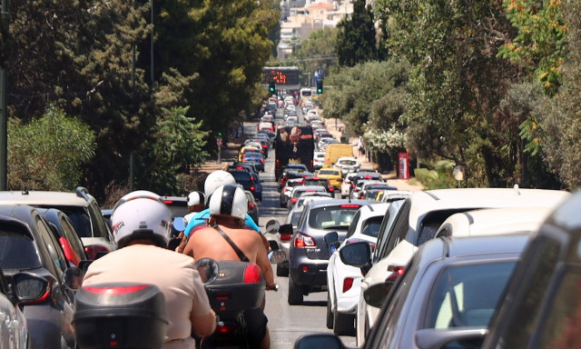 Κίνηση: Χαμηλές ταχύτητες στο λιμάνι του Πειραιά - Στο «κόκκινο» ο Κηφισός - Αναχωρούν οι αδειούχοι