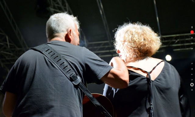 Μάρθα Φριντζήλα και Δημήτρης Μυστακίδης φέρνουν τα πάνω κάτω στο θέατρο Βράχων