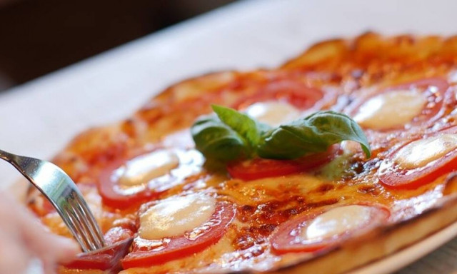 Γερμανία: Σέρβιραν πίτσα με... κοκαΐνη - Έσπασε τα ρεκόρ... παραγγελιών