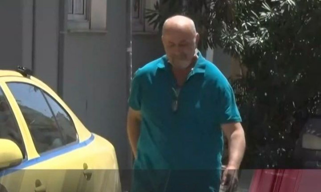 Ομόνοια: Απίστευτη επίθεση από οδηγό ταξί σε 66χρονο με λαρυγγεκτομή