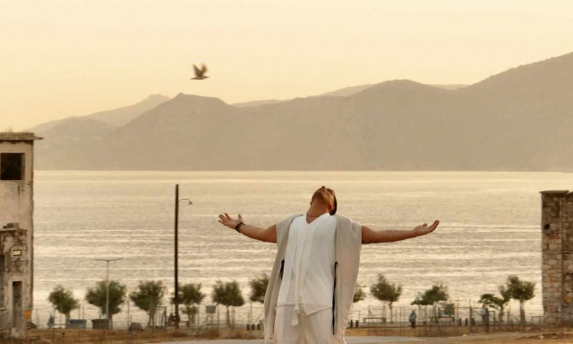 «Απαγορεύεται»: Κυκλοφόρησε το νέο single του Κωνσταντίνου Παπαδάκη!