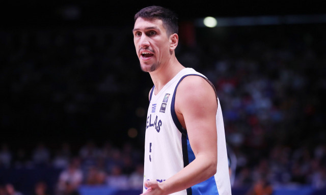 Ξέσπασμα Λαρεντζάκη σε ερώτηση για Βεζένκοφ: «Σοβαρευτείτε λίγο…»