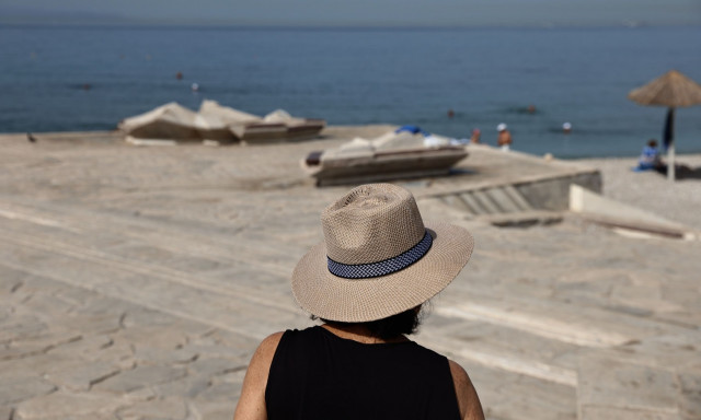 Καιρός: Επιστρέφουν τα 40άρια, επιμένουν τα μελτέμια – Πού θα έχει καύσωνα