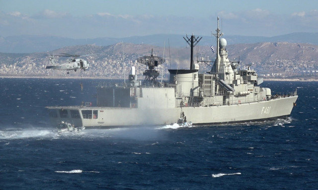 Ερυθρά Θάλασσα: Η στιγμή που η φρεγάτα «Ψαρά» καταρρίπτει drone των Χούθι - Βίντεο ντοκουμέντο