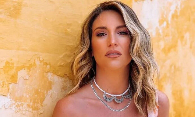 Αθηνά Οικονομάκου - Μπρούνο Τσερέλα: Απολαμβάνουν τις διακοπές τους στην Τζια