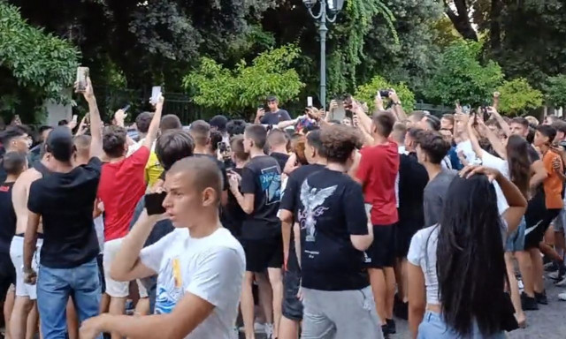 Πανικός έξω από το Μέγαρο Μαξίμου για τον διάσημο YouTuber IShowSpeed - Τα έχασαν οι αστυνομικοί