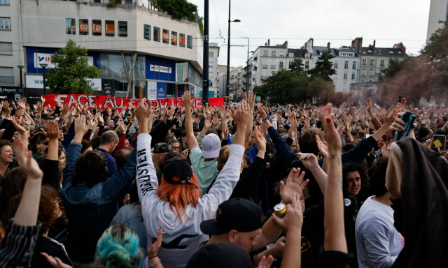Πώς σχολιάζει ο γαλλικός Τύπος την εκλογική έκπληξη