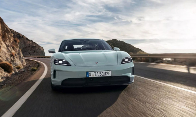 Γιατί οι πωλήσεις των σπορ ηλεκτρικών αυτοκινήτων δεν εντυπωσιάζουν;