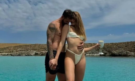 Άρης Σοϊλέδης: Στη Μύκονο με την σύντροφό του, Μαριλίνα Κυπαρίσση - Η φωτογραφία με το τρυφερό φιλί