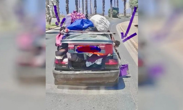 Ηράκλειο: Οδηγός φόρτωσε το αμάξι μέχρι τα… μπούνια και το παιδί κρεμόταν από το παράθυρο!