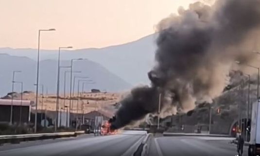 Εγναντία: Φορτηγό τυλίχθηκε στις φλόγες