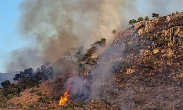 Οριοθετημένη η πυρκαγιά στη Μαγούλα