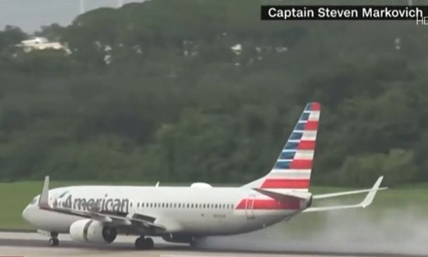 ΗΠΑ: Νέος «πονοκέφαλος» για τη Boeing - Έσκασαν τα ελαστικά αεροσκάφους λίγο πριν την απογειωση