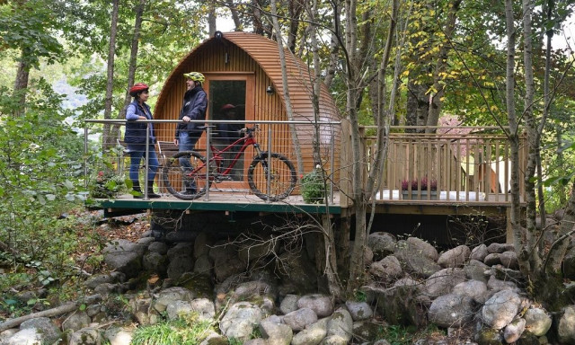 Κατασκηνώσεις πολυτελείας: Εισάγεται νέα ρύθμιση για το glamping