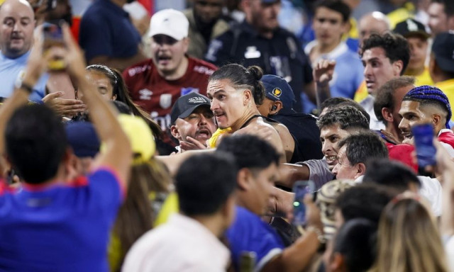 Χάος στο Copa America: Άγριο ξύλο παικτών της Ουρουγουάης με φιλάθλους της Κολομβίας στις εξέδρες