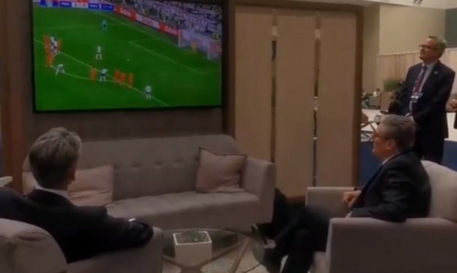 EURO 2024: Ο Στάρμερ βγήκε από τη συνάντηση του ΝΑΤΟ για να τσεκάρει το σκορ στο Αγγλία-Ολλανδία