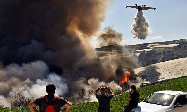 Μεγάλη φωτιά στην Κορινθία: Μια ανάσα από το Κούτσι Νεμέας οι φλόγες - Μήνυμα 112 στη Στιμάγκα
