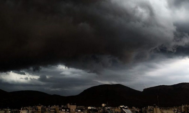 Ιωάννινα: Μεγάλες ζημιές λόγω κακοκαιρίας - Έπεσαν δέντρα και κολώνα της ΔΕΗ