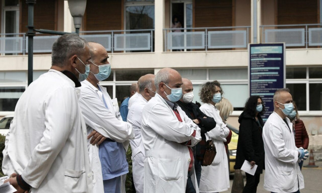 Γεωργιάδης: Στο τραπέζι η «επιστράτευση» ιδιωτών γιατρών για τα νοσοκομεία - Σήμερα η απόφαση