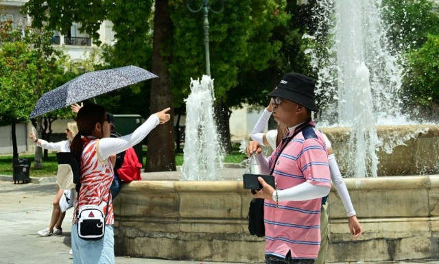 Δήμος Αθηναίων: Μέτρα για την αντιμετώπιση του καύσωνα – Πού βρίσκονται οι κλιματιζόμενες αίθουσες