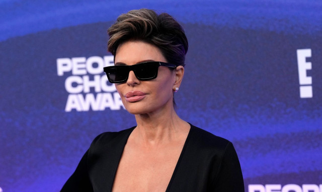 Λίζα Ρίνα: Δημοσίευσε γυμνή φωτογραφία στα 61α γενέθλιά της