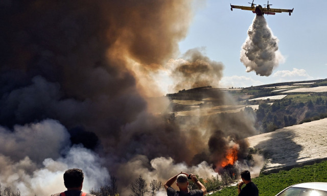 Μεγάλη φωτιά στην Στιμάγκα - Νέα αναζωπύρωση προς Χαλκί