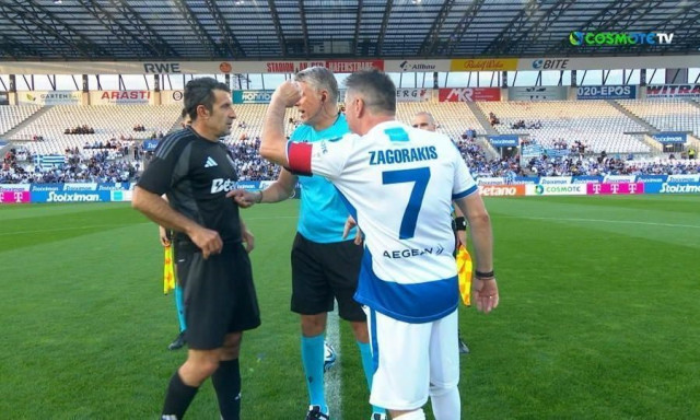 Legends 2004: «Ξεπερνάει τα όρια του κωμικού» - Πήραν θέση για τη χειραψία του Φίγκο με τον Ζαγοράκη