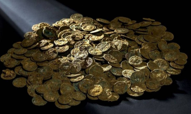 Χρησιμοποίησαν ανιχνευτή μετάλλων για να βρουν χαμένο θησαυρό - Πόσο αξίζουν τα νομίσματα σήμερα