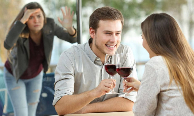 Το τηλέφωνο «μαρτυρά» την απιστία - Τα σημάδια που πρέπει να προσέξεις