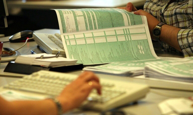 Φορολογικές δηλώσεις: Δύο εκατομμύρια πολίτες δεν έχουν κάνει - Παράταση ζητούν οι φορείς της αγοράς