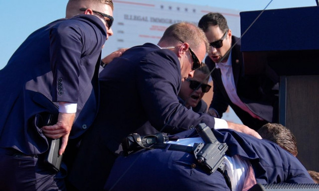 Απόπειρα δολοφονίας Τραμπ: «Από ταράτσα σε ταράτσα πηδούσε ο εκτελεστής» (vid)