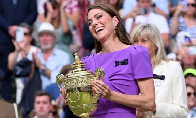 Αποθέωση για Κέιτ Μίντλετον στο Wimbledon - Σταρ η πριγκίπισσα Σαρλότ με τις γκριμάτσες της