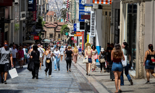 Θερινές εκπτώσεις: Ανοιχτά σήμερα προαιρετικά τα καταστήματα μετά τις 11 το πρωί