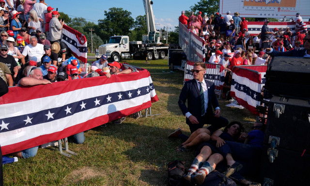 Προσοχή σκληρή εικόνα: Ο νεκρός δράστης της απόπειρας δολοφονίας του Ντόναλντ Τραμπ