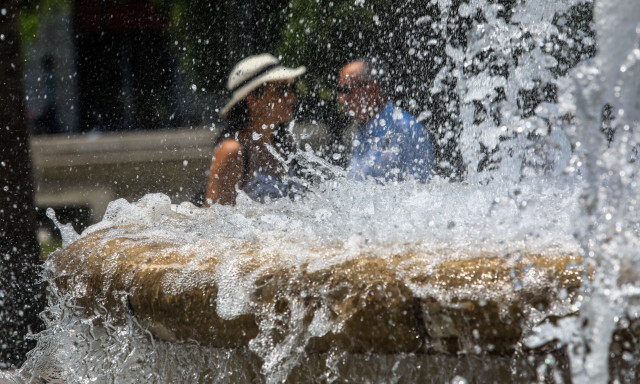Καιρός: Καύσωνας και ισχυρά μελτέμια τις επόμενες ημέρες - Πού θα χτυπήσουν τα «43άρια»