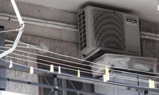 Λάρισα: Βγήκε ολόγυμνος στο μπαλκόνι και οι γείτονες τον «έδωσαν»