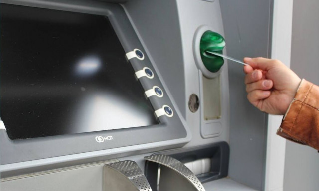 «Μαχαίρι» στις τραπεζικές προμήθειες: Έρχονται και δωρεάν συναλλαγές - Άνοιξε τον χορό η Eurobank