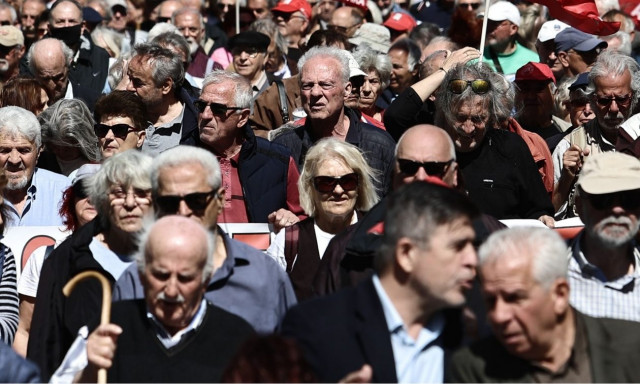 Παράθυρο για έκτακτο επίδομα για τους χαμηλοσυνταξιούχους χωρίς προσωπική διαφορά