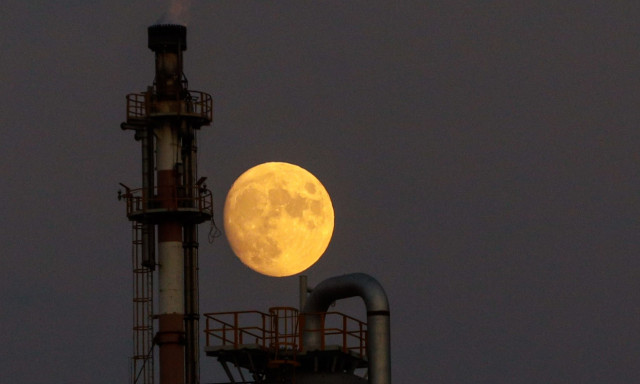 Βουλή: Κατατέθηκε η τροπολογία για την Προσωρινή Συνεισφορά Αλληλεγγύης από τα διυλιστήρια