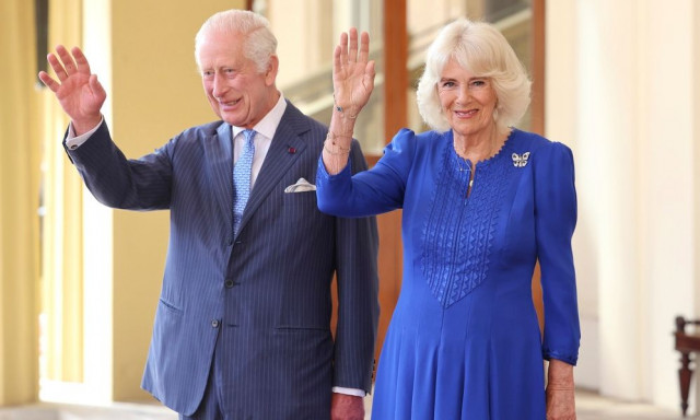 Στην Αυστραλία ο βασιλιάς Κάρολος: Φιάλες... αίματος και το αγαπημένο του μέλι στις αποσκευές του