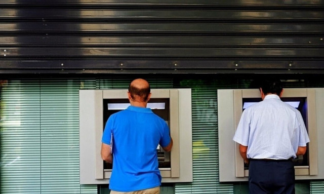 Άνοιξε ο χορός στις μειώσεις των τραπεζικών προμηθειών - Ποιες συναλλαγές είναι δωρεάν