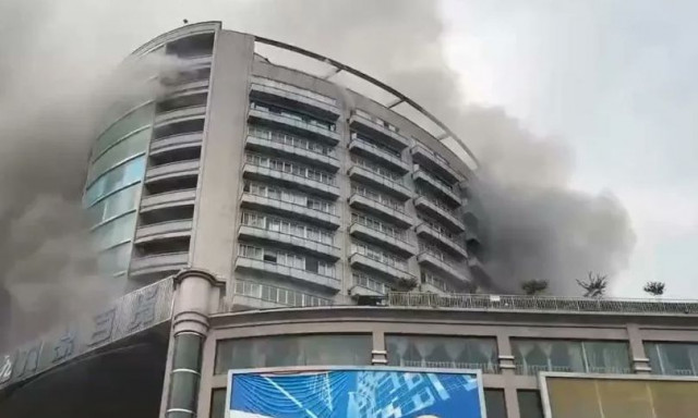 Όλεθρος στην Κίνα: Τουλάχιστον 6 νεκροί από τη φωτιά σε εμπορικό κέντρο