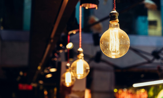 Ηλεκτρικό ρεύμα: Πώς θα επιδοτηθούν οι καταναλωτές - Αυτά τα μέτρα «κλείδωσαν»