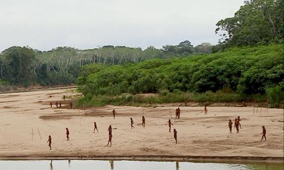 Αμαζόνιος: Φυλή που δεν είχε έρθει ποτέ σε επαφή με τον πολιτισμό, βγαίνει από την περιοχή της