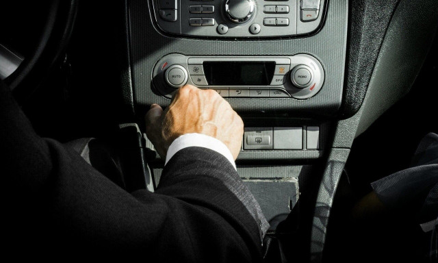 Θρίλερ στη Λάρισα: Τον βρήκαν αναίσθητο μέσα στο αυτοκίνητό του