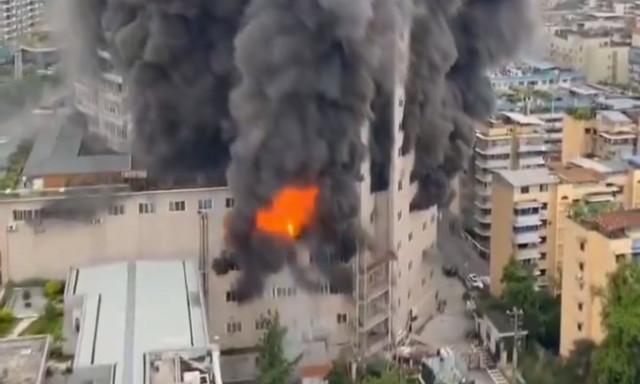 Τραγωδία στην Κίνα: Τους 16 έφτασαν οι νεκροί από τη φωτιά σε εμπορικό κέντρο στην Zιγκόνγκ