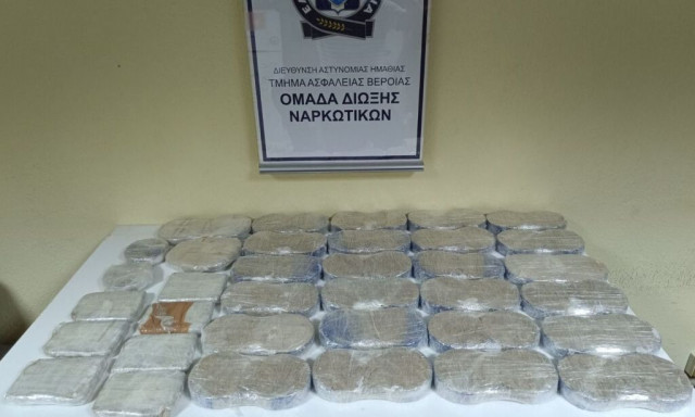 Ημαθία: Έκρυβε 22 κιλά ηρωίνης σε ξύλινο παιδικό κρεβατάκι