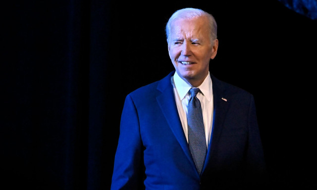 Ασφυκτική πίεση στον Μπάιντεν και από μεγάλους χορηγούς των Δημοκρατικών για να αποσυρθεί