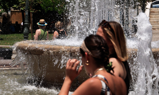 Καιρός - Μαρουσάκης: «Θα σπάσει στα δύο η χώρα, προσοχή στους κεραυνούς» - Πότε υποχωρεί ο καύσωνας