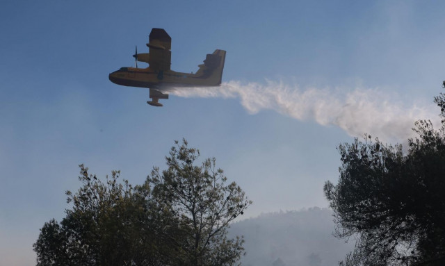 Φωτιά στο Καστράκι Αρκαδίας - Στη μάχη και εναέρια μέσα